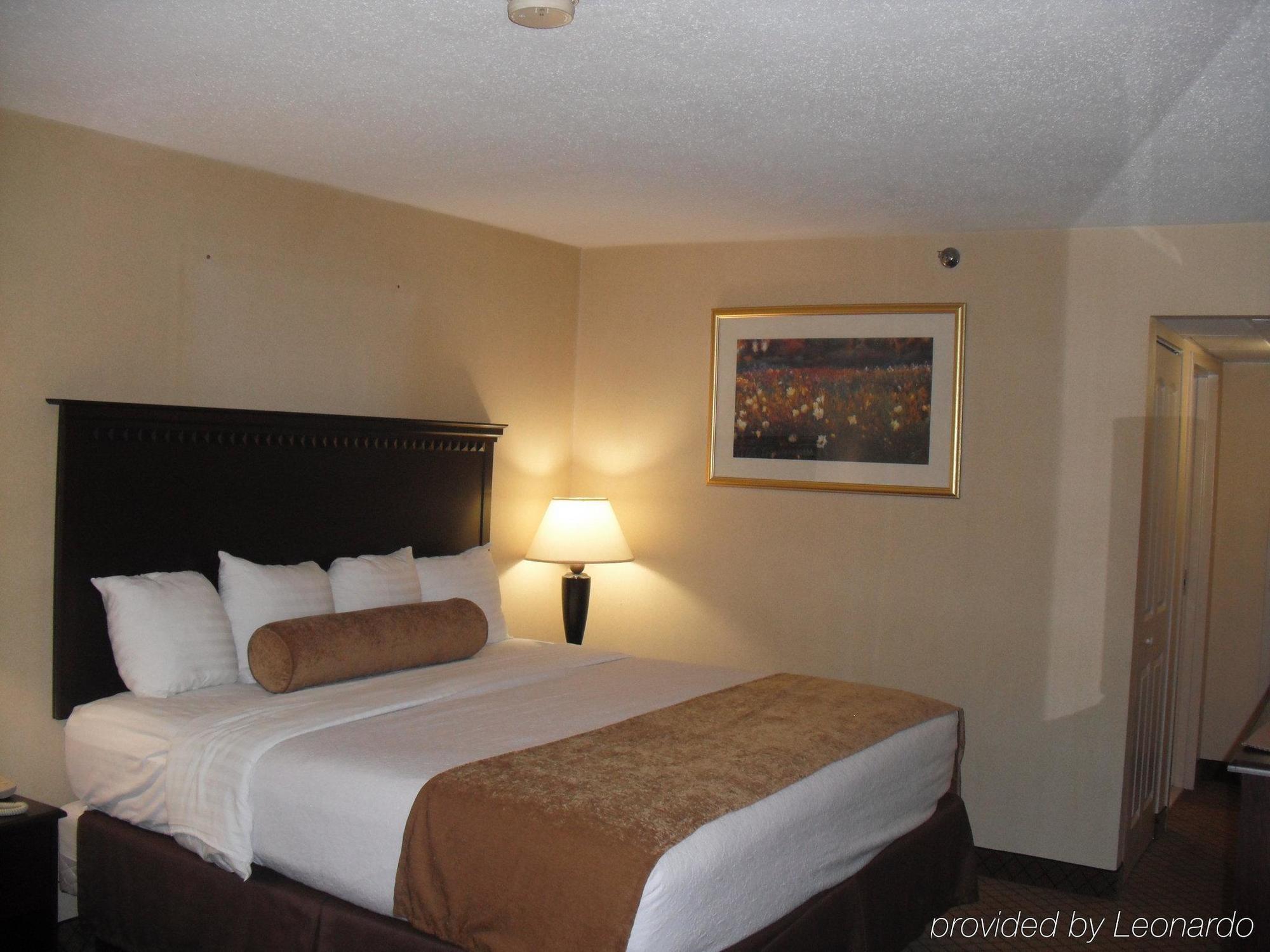 Quality Inn & Suites East Syracuse - Carrier Circle Номер фото